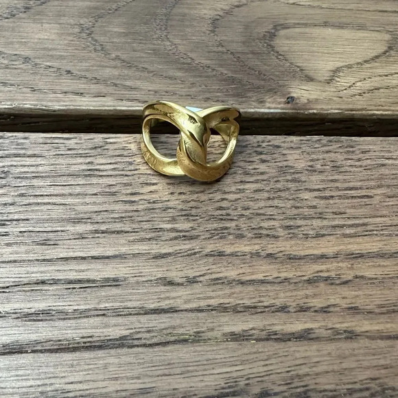 Hollow out twist ring  - Picture 4 of 5